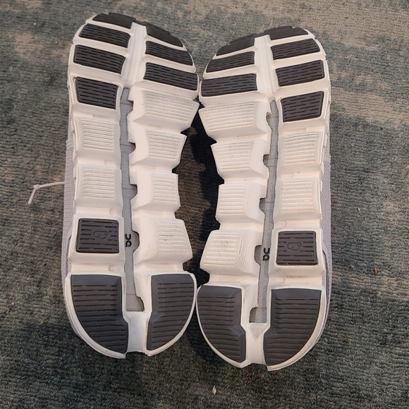 On Cloud 5 Running Shoee - Picture 3 of 4